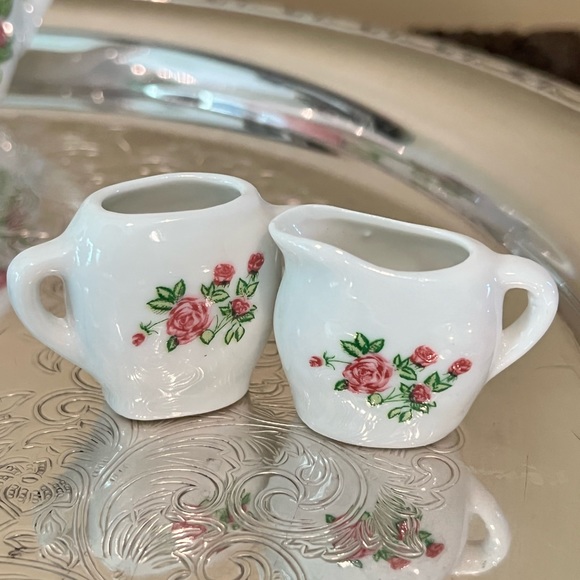 NEW Vtg Miniature Porcelain Tea Set; teapot, sugar & creamer, 4 cups & saucers. - Picture 4 of 14